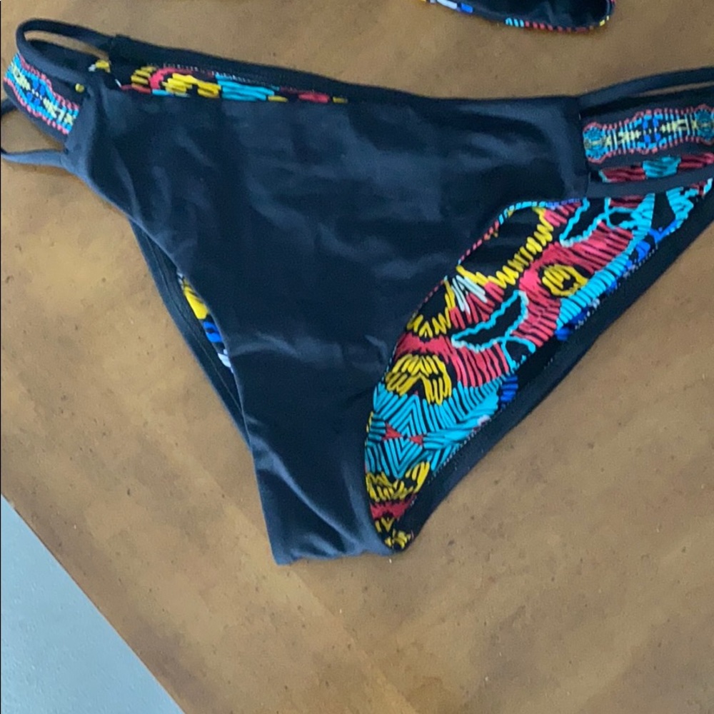 Bikini - Picture 4 of 4